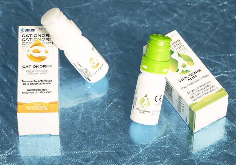 De izquierda a derecha, productos de Santen para cuidar los ojos en verano disponibles en Welnia: Cooltears Alo+ Gotas Oculares, 10 ml, y Cationorm Colirio, 10 ml.